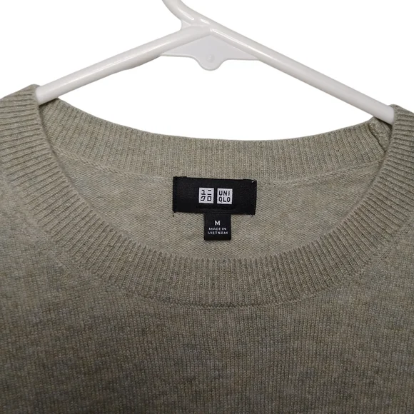 Uniqlo Men's Gray Sweater - Picture 2 of 9